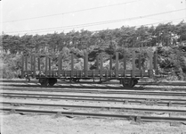 167504 Afbeelding van de rongenwagen nr. NS 87693 (type LWRK, serie 87651-87700) van de N.S. op het emplacement te Maarn.